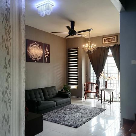 Dkamar Homestay At Desaru, Fully Aircond, Wifi, Coway, Street View 4 Min To Desaru Beach Kangkar Chemaran 外观 照片