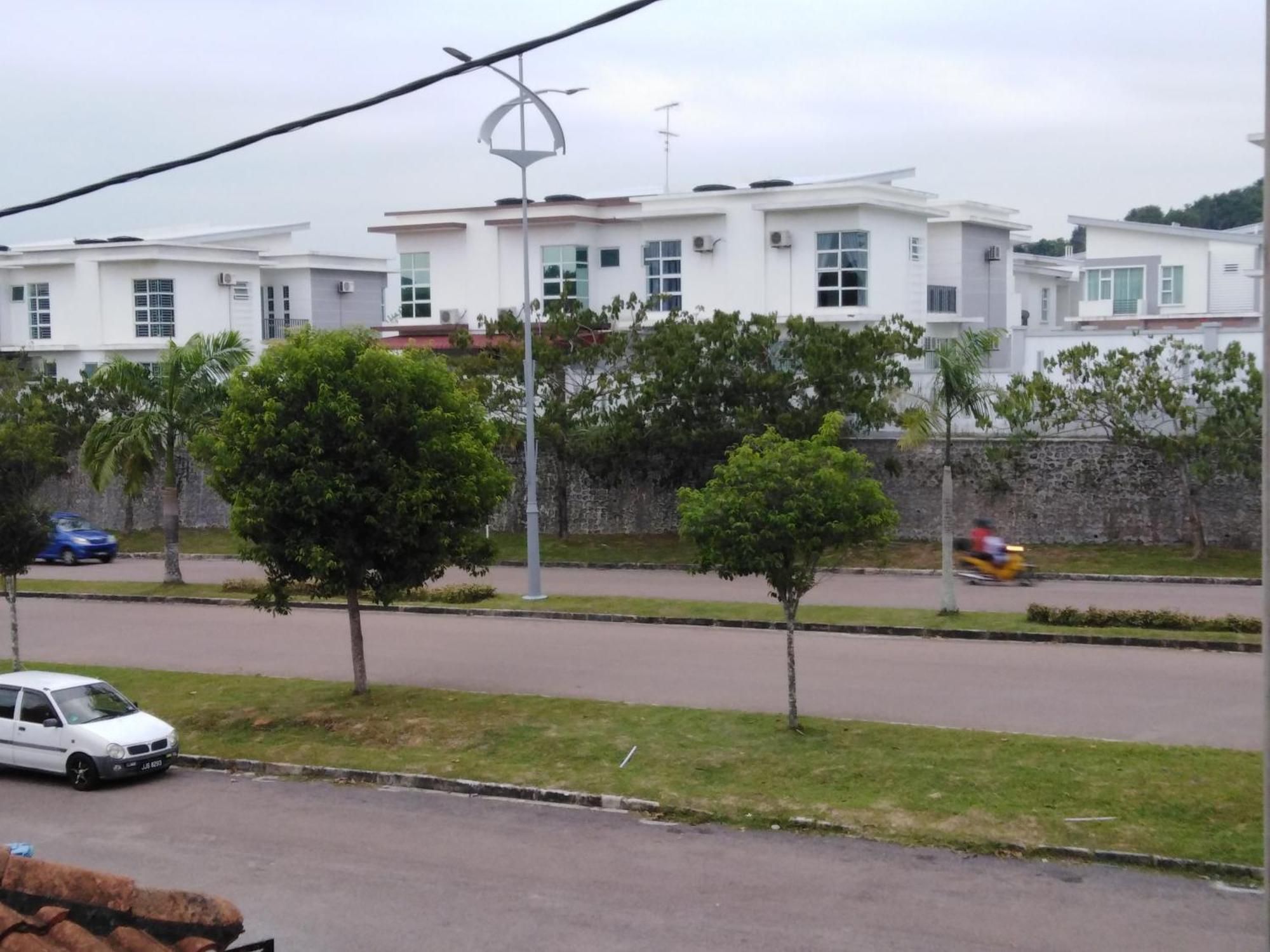 Dkamar Homestay At Desaru, Fully Aircond, Wifi, Coway, Street View 4 Min To Desaru Beach Kangkar Chemaran 外观 照片
